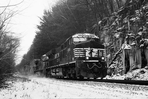 Norfolk Southern train 11Z heading through an icy cut on a blistering winter day. Shot on Kentmere PAN 400, developed with Rodinal 1+50.